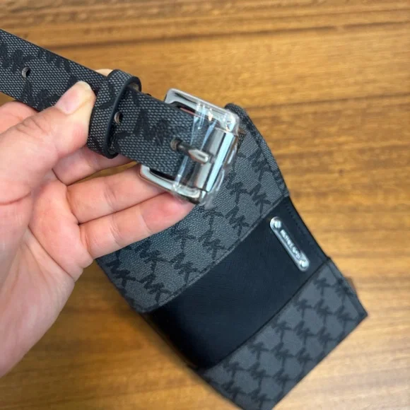 NEW! Michael Kors Women's Belt Bag - Picture 2 of 8
